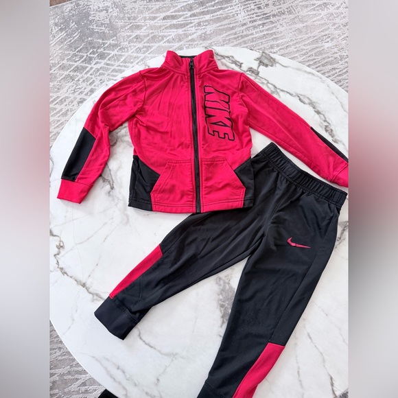 Nike Red and Black Athletic Set - Picture 3 of 9